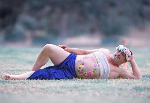 Esposa, grávida, recusou a sessão de fotos,e marido a substituiu