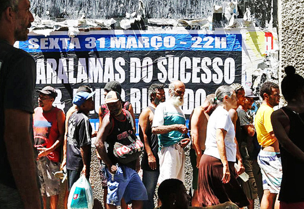 No Rio, 'fila da fome' Insegurança alimentar afeta milhões nas grandes cidades do país