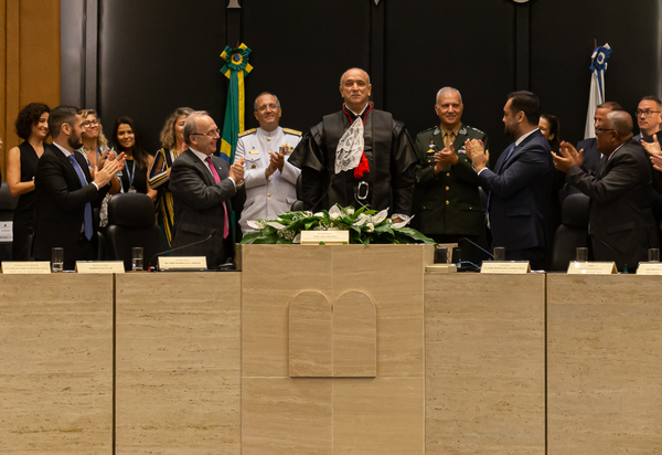 TRE-RJ dá posse a novo presidente, vice e desembargadora eleitoral