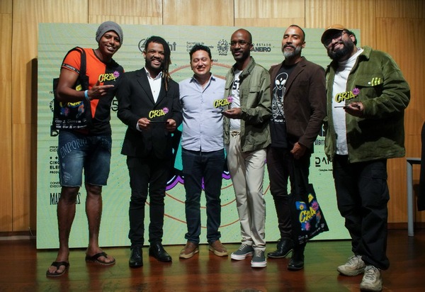 O Programa Cria RJ premiou na última quarta-feira (31/05), artistas de comunidades do Rio; Rene Silva e Raul Santiago participaram do evento