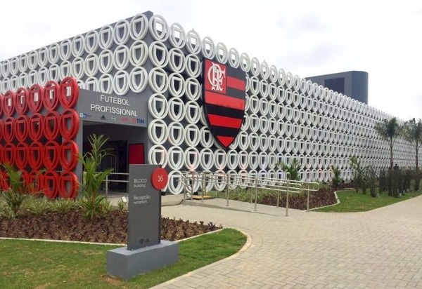 Justiça aceita denúncia contra diretora do Flamengo por xenofobia