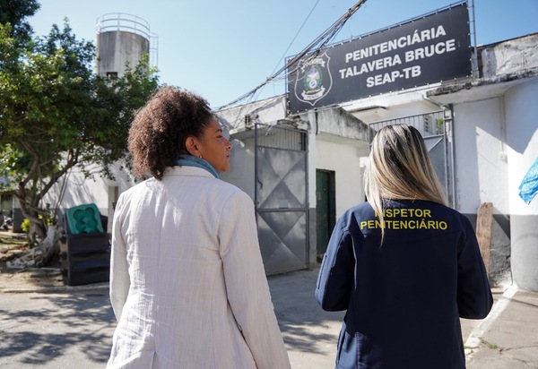 MULHERES PRESAS EM BANGU: Comissão de Defesa dos Direitos da Mulher da Alerj realizou fiscalização na Penitência Feminina Talavera Bruce