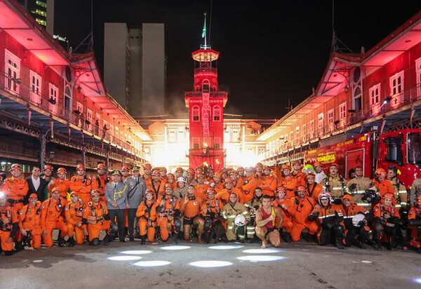 Corpo de Bombeiros do Rio comemora 167 anos com cerimônia e simulação de salvamentos