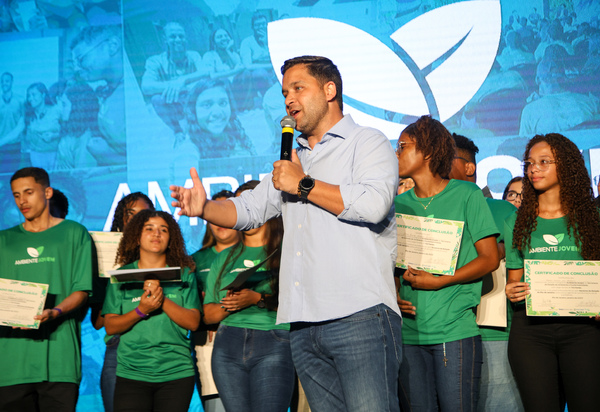 Estudante do programa Ambiente Jovem é aprovada em universidade pública