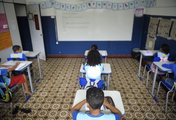 Professores apontam desafios da escola em tempo integral