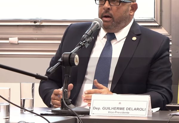 Deputado Guilherme Delaroli pede melhorias na saúde e dragagem de canal em Maricá