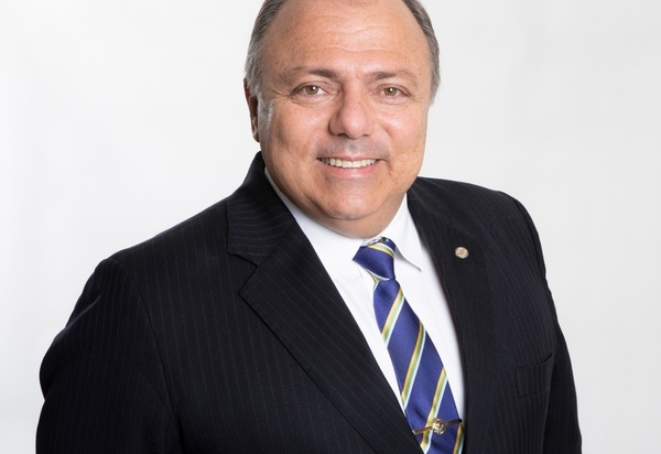 Deputado Pazuello segue onda de influenciadores e faz campanha contra a descriminalização do aborto em suas redes sociais