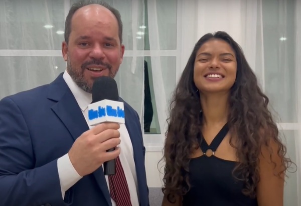 Larissa Rodrigues: A Multitalentosa Artista que Encanta com sua Carreira e Composições