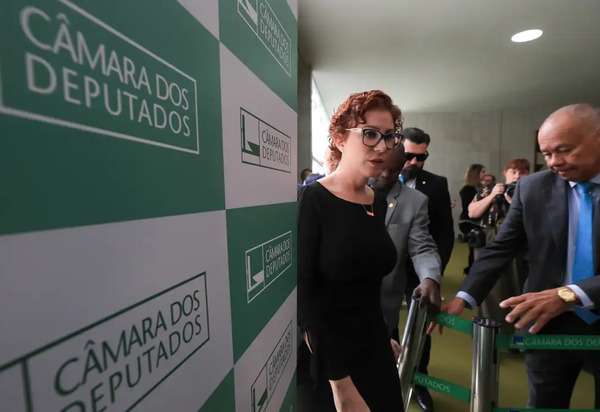 Maioria do STF vota para manter Zambelli ré em caso de arma de fogo