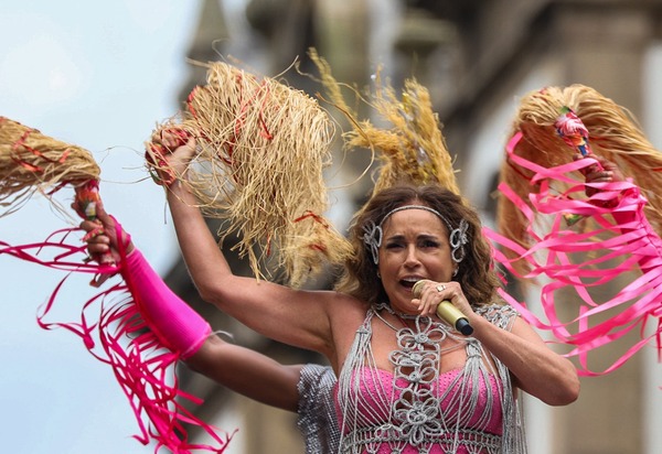 Daniela Mercury traz o melhor da Bahia para o Rio no bloco Chá da Alice