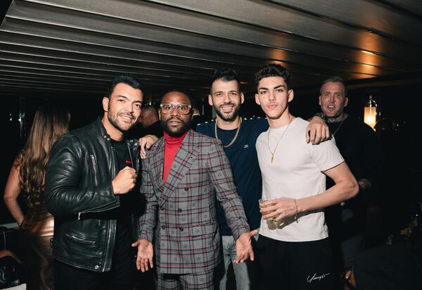 Encontro de bilhões: cantor Thiago Brava desafia Floyd Mayweather Jr para uma luta em Las Vegas