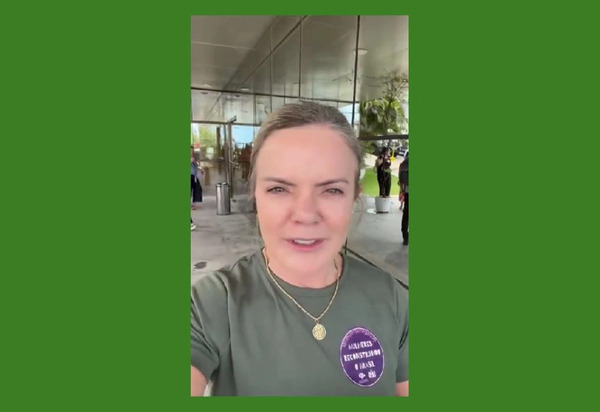 Gleisi é agredida por bolsonarista em aeroporto de Natal (vídeo)