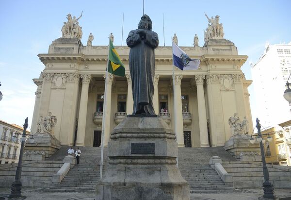 Alerj analisa projeto que proíbe cobrança unificada de água e esgoto no Estado do Rio