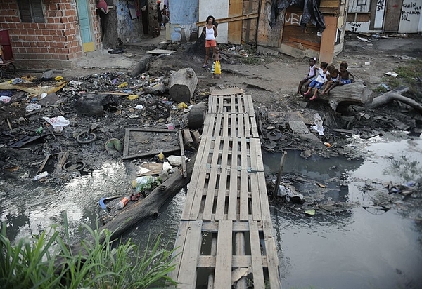 Saneamento ou Saqueamento? Reclamações contra Águas do Rio bate recorde