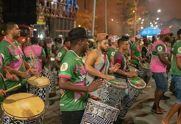 Carnaval do Rio: Mais Dias, Mais Samba, Mais Alegria e por que não mais escolas?