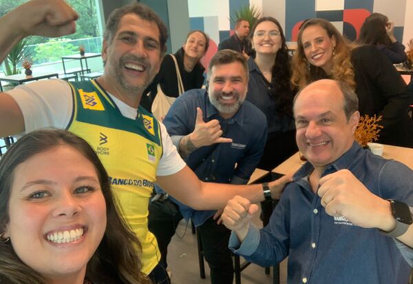 Ator Igor Lage e Marco Marcondes encontram Mauricio Lima do Vôlei  em SP