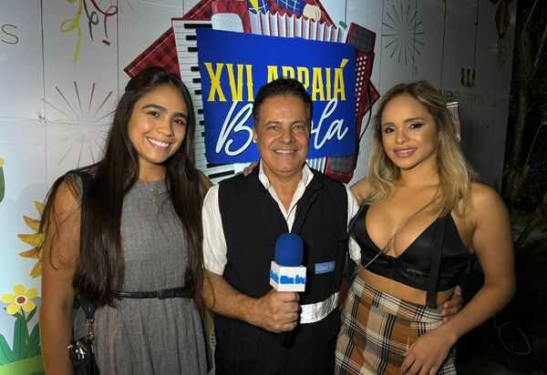Encontro de Talentos no Arraial do Baixola: Cinara e Angela Fontinele Brilham na Festa do Romário