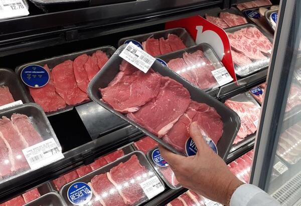 Recuperação econômica impulsiona consumo de produtos de maior valor entre brasileiros de baixa renda