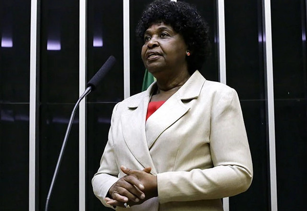 ASSISTA: Carla Zambelli chama Benedita da Silva de 'Chica da Silva'