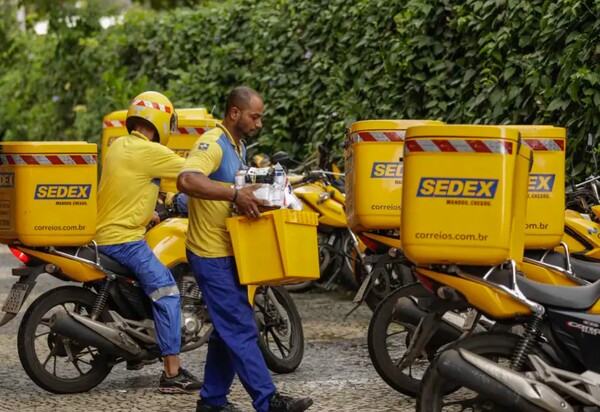 Correios anunciam PDV e concurso para contratar 3,2 mil carteiros
