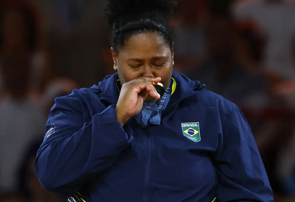Judoca Beatriz Souza conquista o primeiro ouro brasileiro em Paris