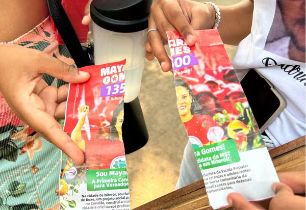 Militante da campanha de candidata do PT em Niterói é ameaçada e tem panfletos rasgados por estudantes de escola particular