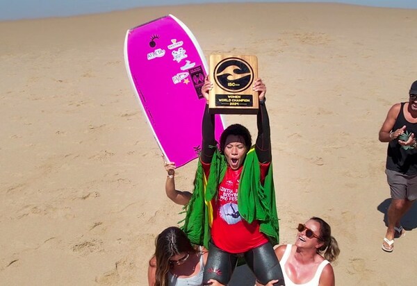 Capixaba Maíra Viana é Campeã Mundial de Bodyboarding em Sintra, Portugal