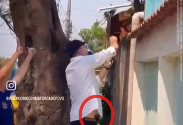 Vereador acusa candidato de andar armado em campanha e pede à  PF para tirar seu 'brinquedinho'