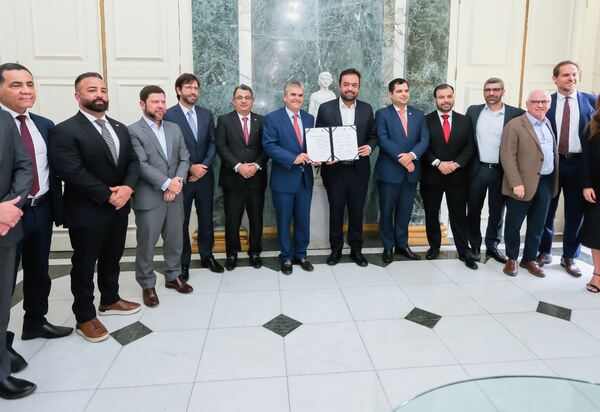 Castro assina acordo histórico para retomada das obras da estação do metrô da Gávea