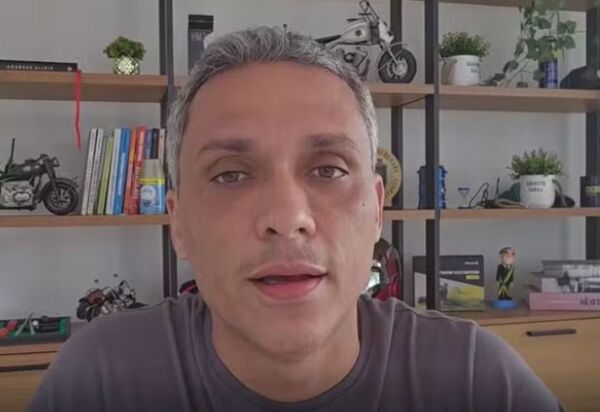 'Desfazueli': operação da PF resulta em busca e apreensão na casa Gustavo Gayer