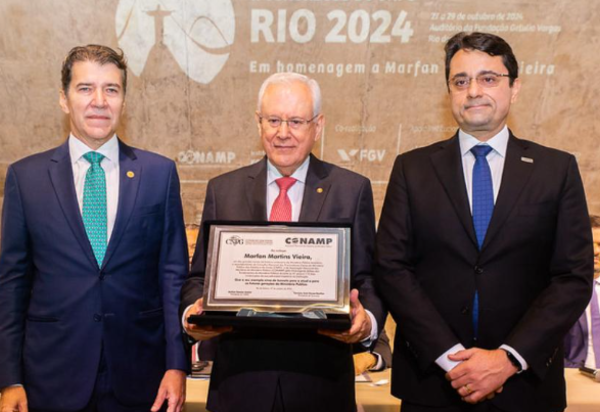 Marfan Martins Vieira é homenageado no Congresso Nacional do CNPG