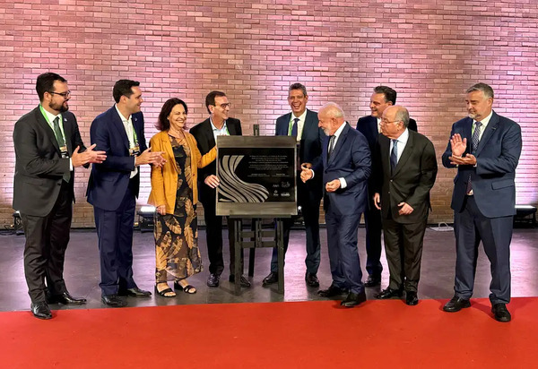 Lula inaugura com prefeito Eduardo Paes placa de revitalização do MAM