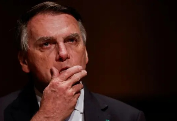 PF indicia Jair Bolsonaro, Braga Netto e mais 35 por crimes contra a democracia