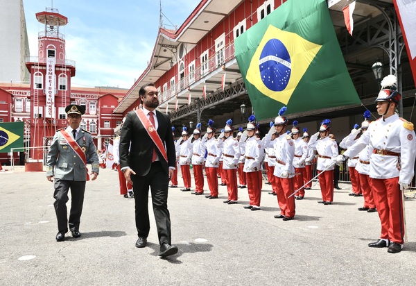 Castro amplia efetivo do Corpo de Bombeiros
