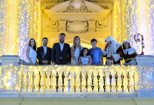 Palácio Guanabara ganha iluminação especial de Natal com árvore interativa