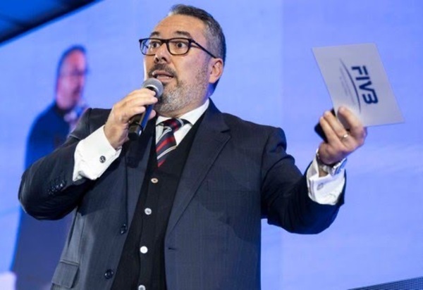 Presidente da Federação Internacional de Vôlei receberá principal honraria da Alerj