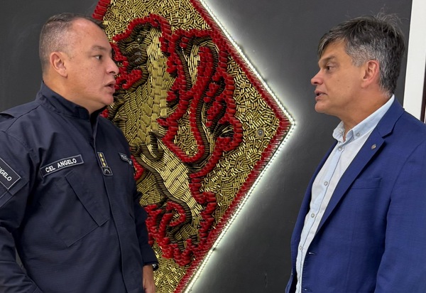 Deputado Dimas Gadelha destina viaturas para Polícia Militar 