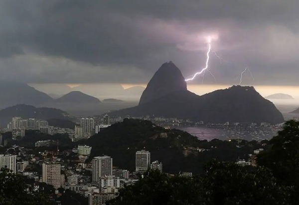 População do Estado do RJ recebe notícias preocupantes e patamar de Perigo