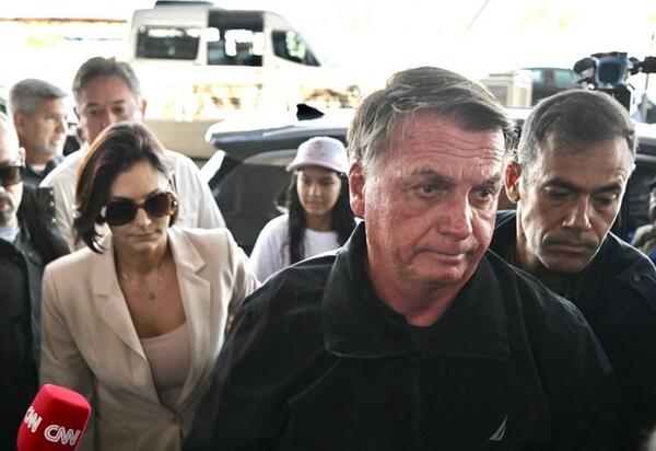 De 'Deus, Pátria e Família' ao maquiador: contradições no discurso conservador