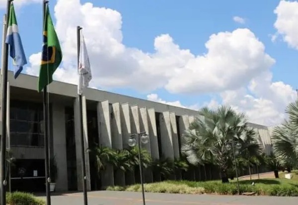 CORPORATIVISMO OU MAMATA? Juíza Reintegrada vai Receber R$ 5,8 Milhões mesmo sem ter trabalhado