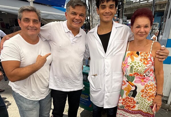 Dimas Gadelha põe gabinete itinerante nas ruas e população do estado pode indicar onde gostaria de ver a equipe do mandato do deputado federal