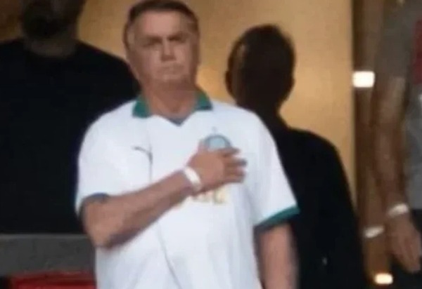 Bolsonaro vai a jogo do Palmeiras e ouve novamente o coro ‘uh, vai ser preso!’