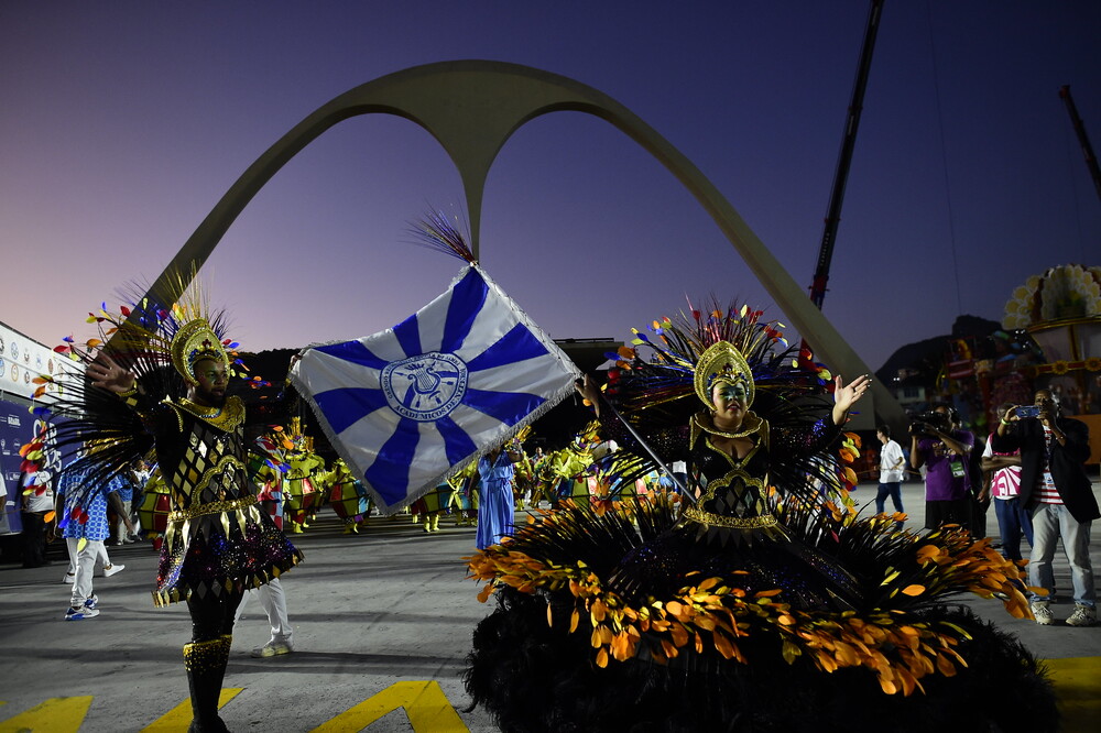 Acadêmicos de Niterói é campeã da Série Ouro e sobe para o Grupo Especial