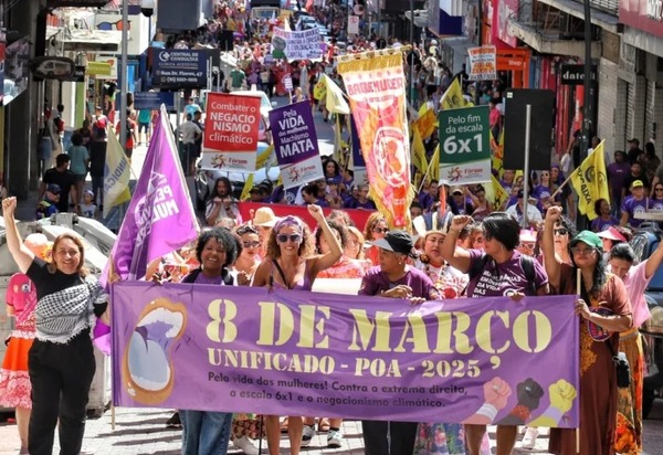 Por aborto, fim da escala 6×1, comida barata: mulheres saem às ruas no 8M