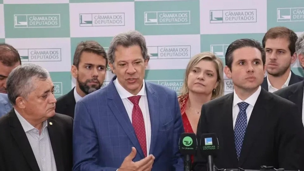 Previdência dos militares tem custo 18,6 vezes maior; Haddad desafia PL a aprovar proposta