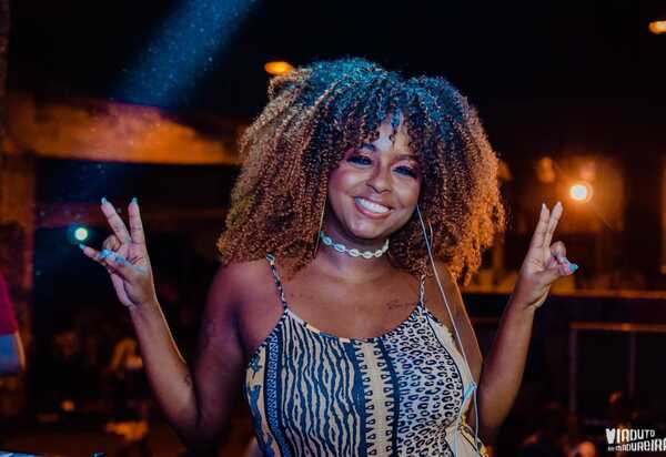 Baile Charme especial acontece nesta sexta (21) no Shopping Nova Iguaçu