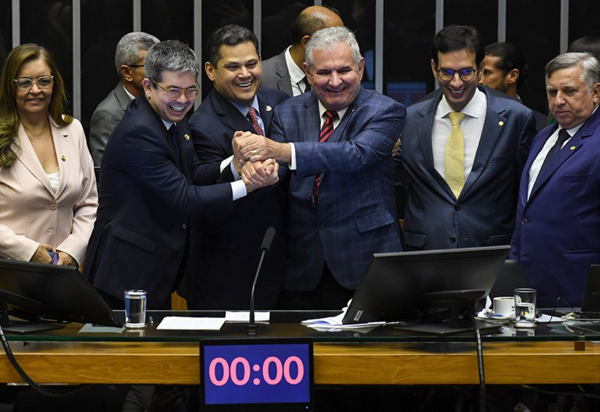 Congresso aprova Orçamento de 2025 para destinação de R$ 5,8 trilhões
