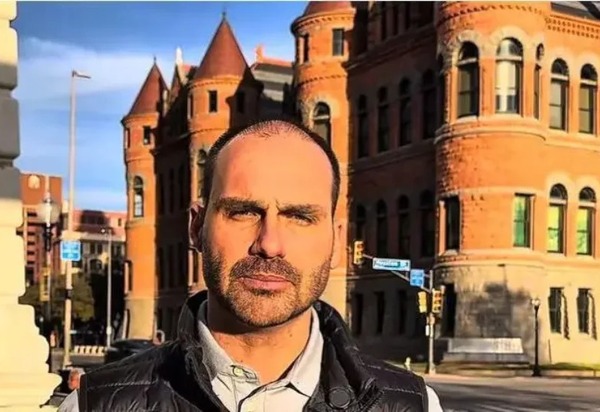 Plano de Eduardo Bolsonaro contra Moraes nos EUA inclui processo no Departamento de Justiça