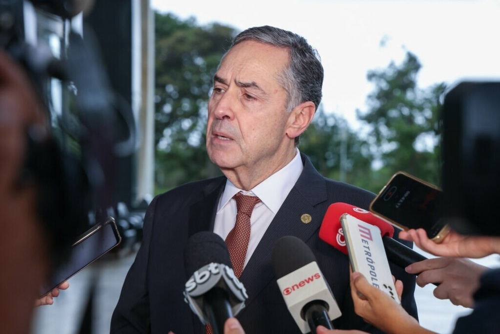 Barroso sobre mulher que pichou estátua: Primeiro julga, depois revisa a pena