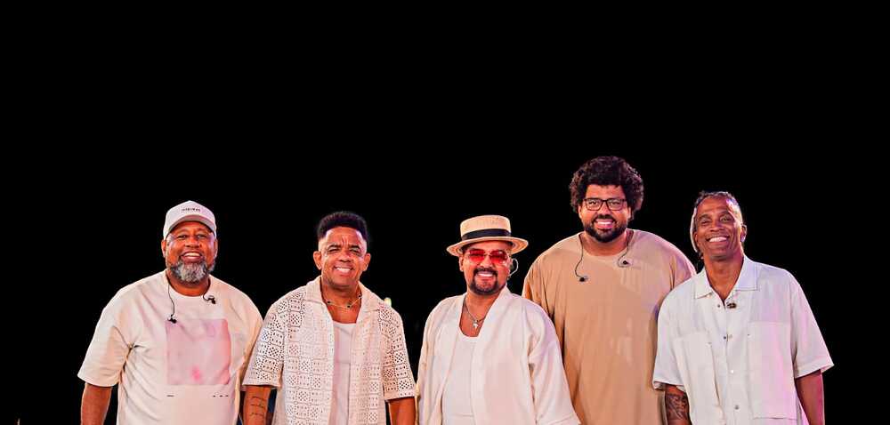 Mumuzinho e o grupo Bom Gosto se apresentam na Arena Bangu!